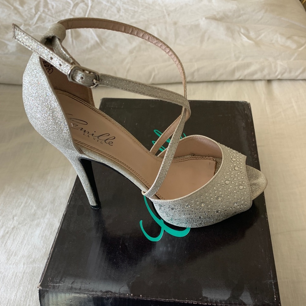 Formal wear heels sz 7